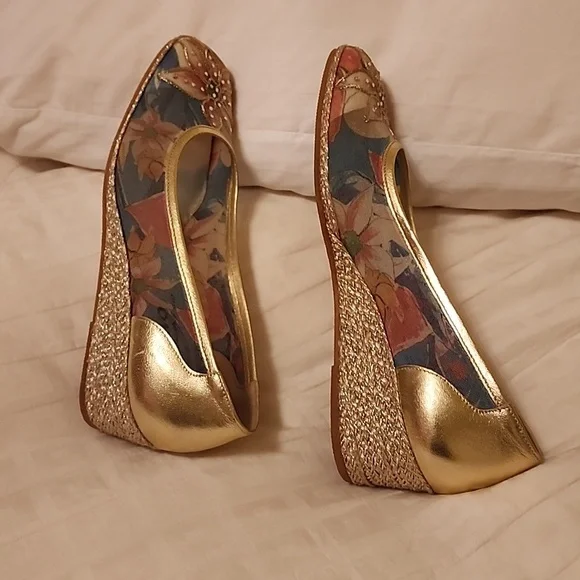 Shoes - Picture 3 of 8